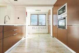 EXCELLENT 2 BEDROOM APARTMENT ON ESTRADA MONUMENTAL WITH SEA VIEW